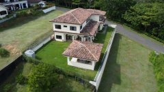 Casas en Brasil | Venta de casa en Brasil de Santa Ana.