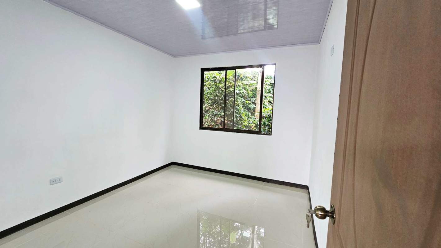 Casas en Corralillo | Se Vende Casa en Loma Larga de Corralillo de Cartago, (Financiamiento Bancario