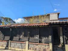 Casas en Sabanilla | id #39035 Venta Casa con tres apartamentos de alquiler
