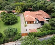Casas en Río Oro | Exclusiva Propiedad de Lujo en Río Oro, Santa Ana
