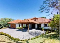Casas en Río Oro | Exclusiva Propiedad de Lujo en Río Oro, Santa Ana