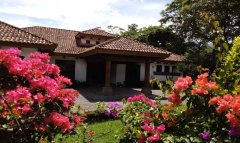 Casas en Río Oro | Exclusiva Propiedad de Lujo en Río Oro, Santa Ana