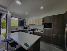 Casas en San Rafael | EN VENTA- HERMOSA CASA ESTILO CONTEMPORANEO - CONDOMINIO VILLA DEL SOL