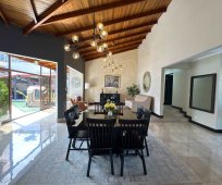 Casas en Escazú | Venta de casa de 1 planta en Bello Horizonte, Escazú