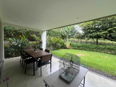 Casas en Escazú | Casa contemporánea en Guachipelín, Escazú – $550,000