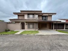 Casas en Pozos | Se vende, hermosa casa en Pozos de Santa Ana